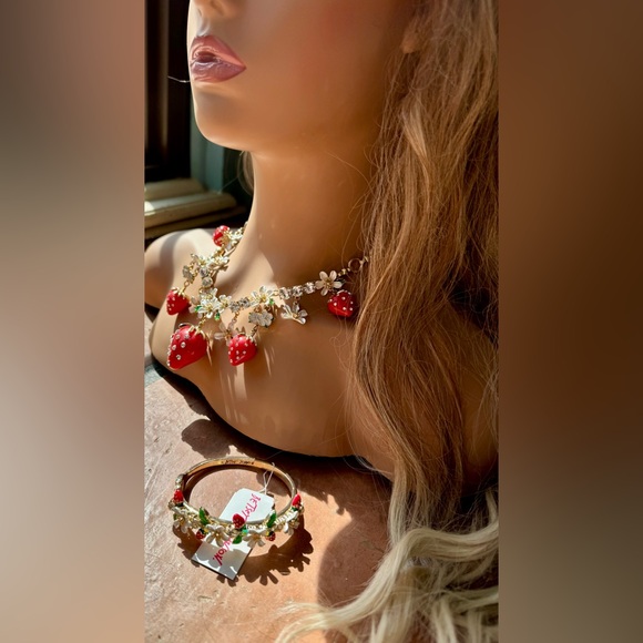 NWT ❤️🔥BETSEY JOHNSON🔥❤️ Strawberry SET - Statement Necklace & Bracelet - Picture 5 of 9